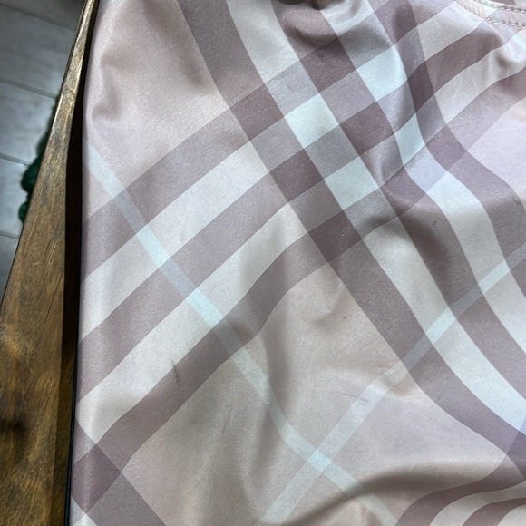 Burberry Bag. Good condition. See photos Littles stains. - Picture 6 of 9